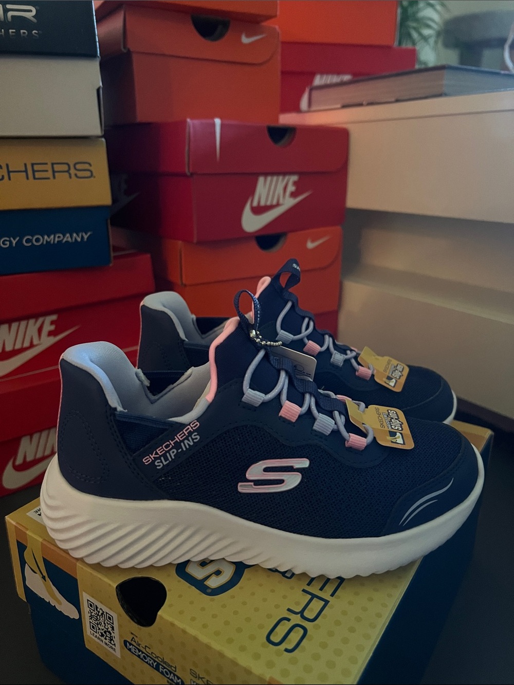 Skechers Hands free slip ins Girl shoes in Navy